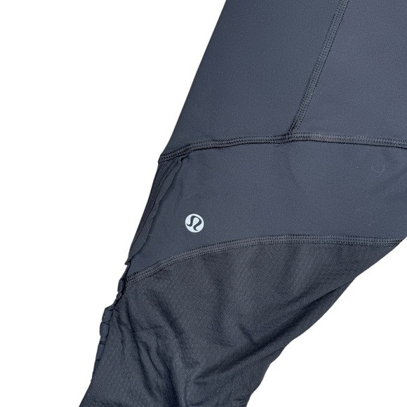 LULULEMON Black Legging Below the Knee Side Rouching detail Size 4 - Picture 3 of 10